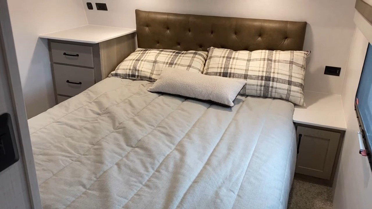 FOREST RIVER ROCKWOOD 373BH