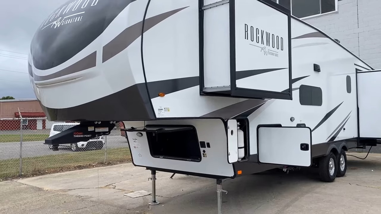 FOREST RIVER ROCKWOOD 373BH