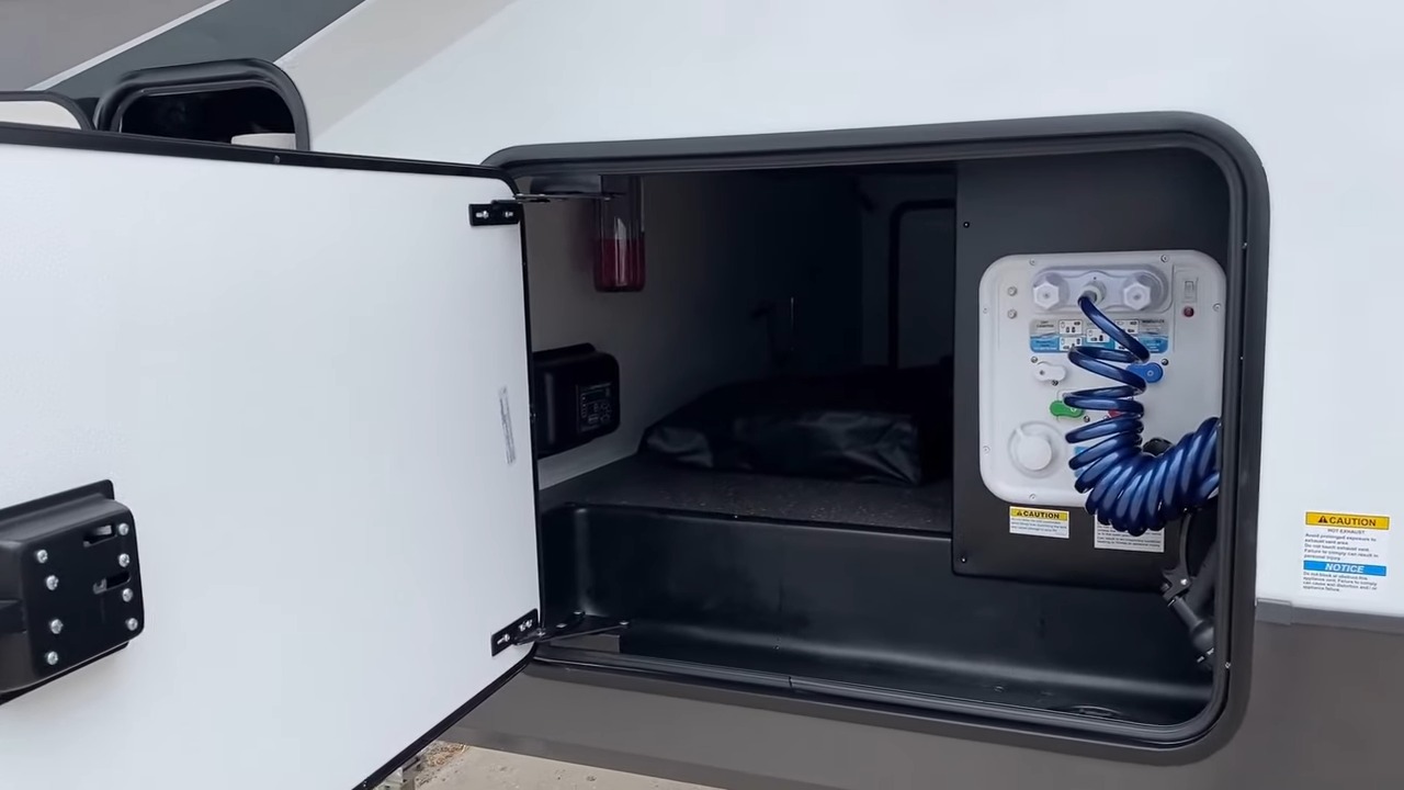 FOREST RIVER ROCKWOOD 373BH