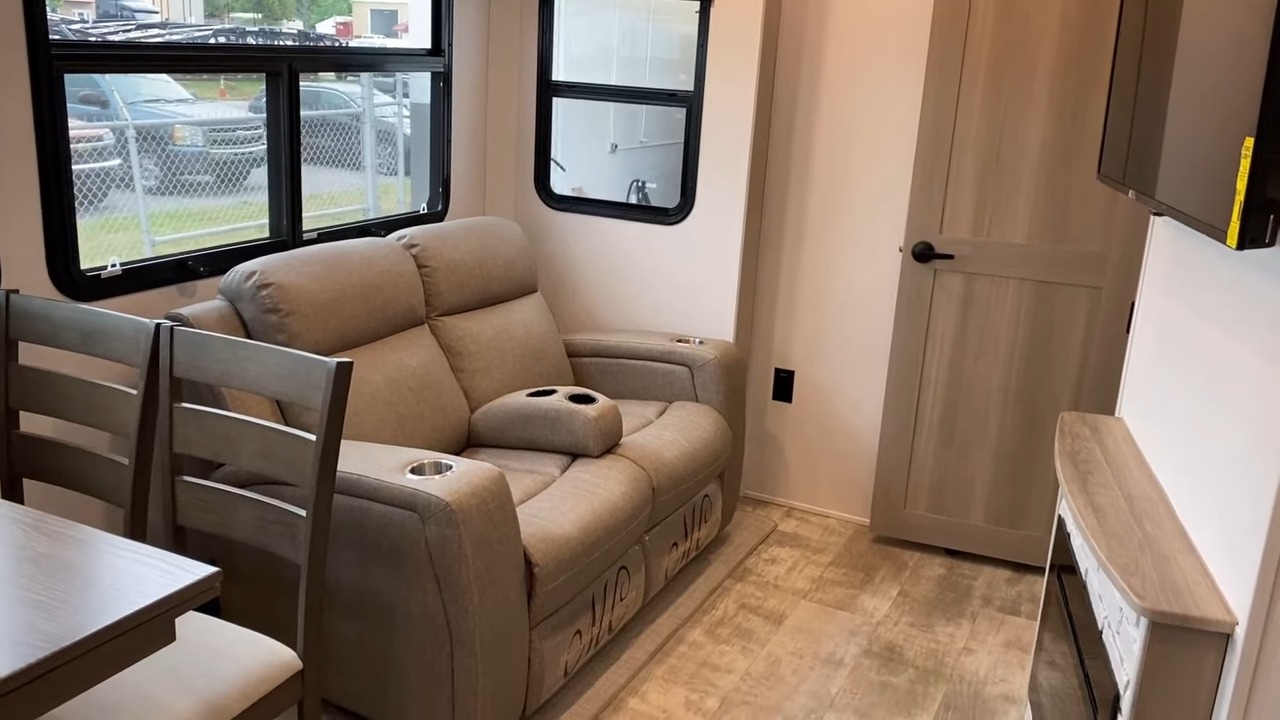 FOREST RIVER ROCKWOOD 373BH