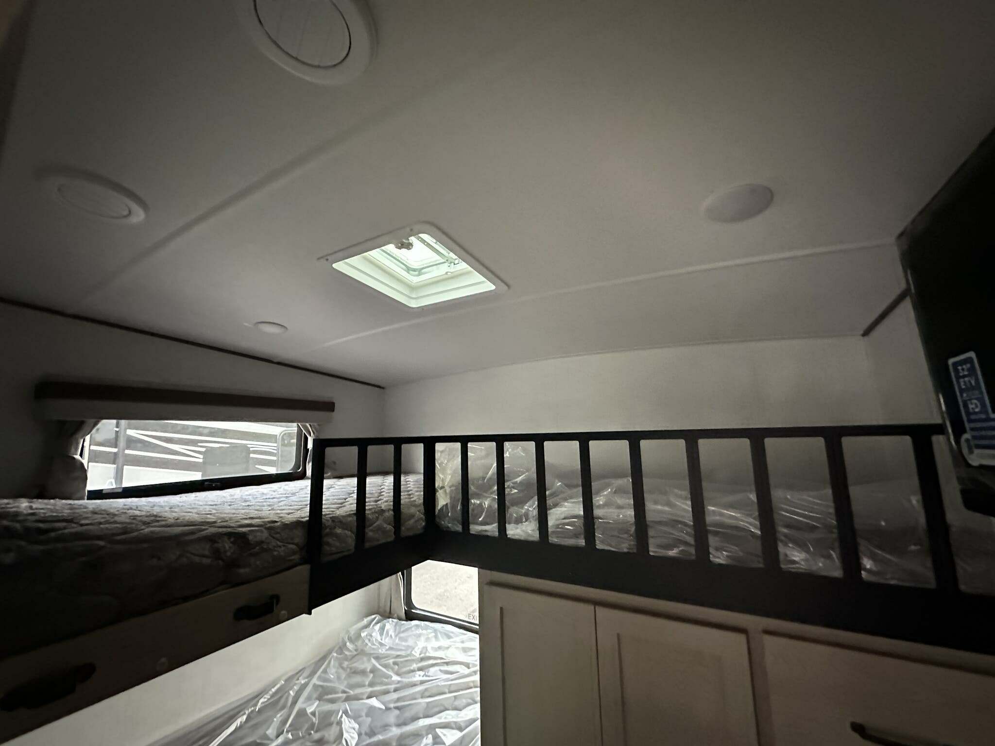 FOREST RIVER ROCKWOOD 374BH