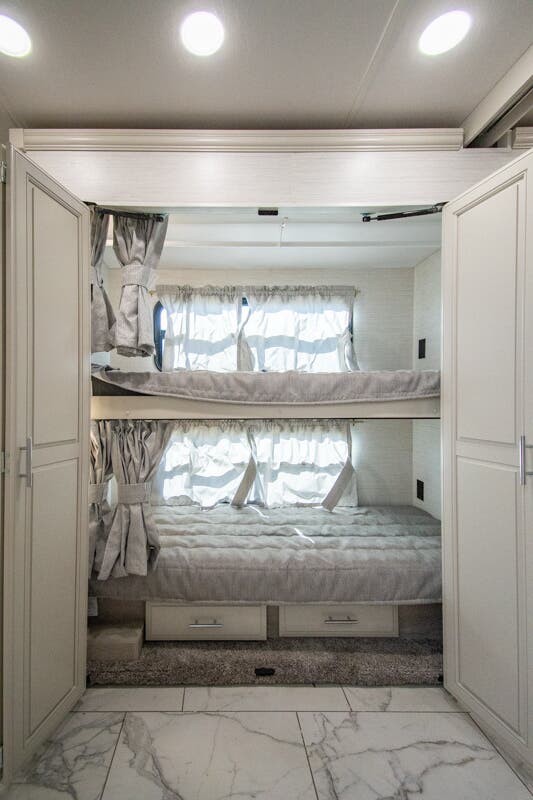 FOREST RIVER BERKSHIRE 40F