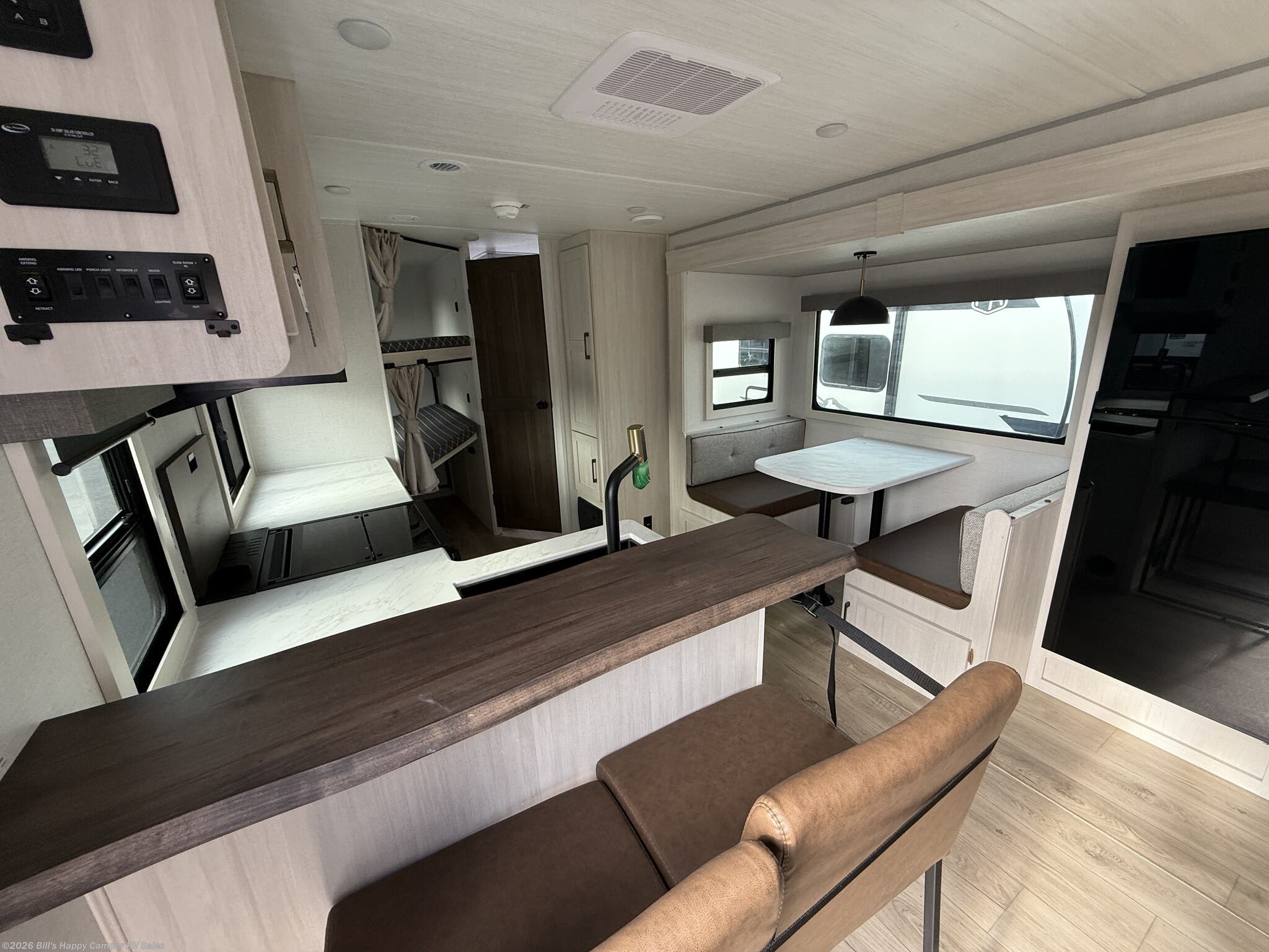 FOREST RIVER SURVEYOR 260BHLE