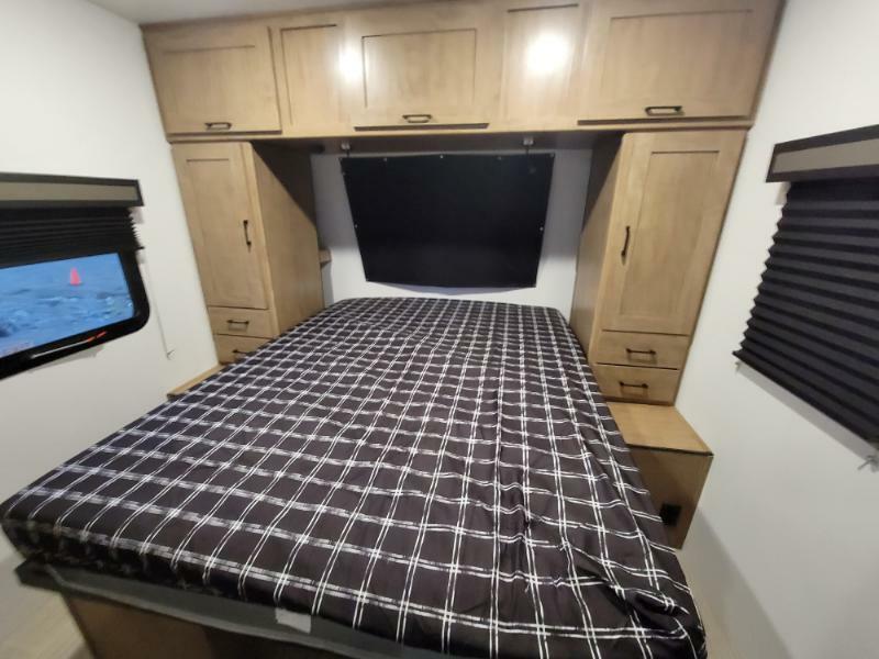 COACHMEN FREEDOM EXPRESS ULTRA LITE 320BHDS