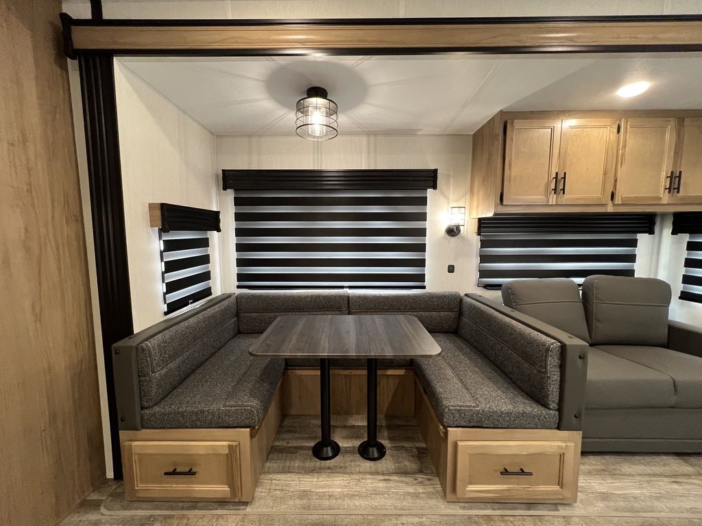 FOREST RIVER CHEROKEE TIMBERWOLF 39TN