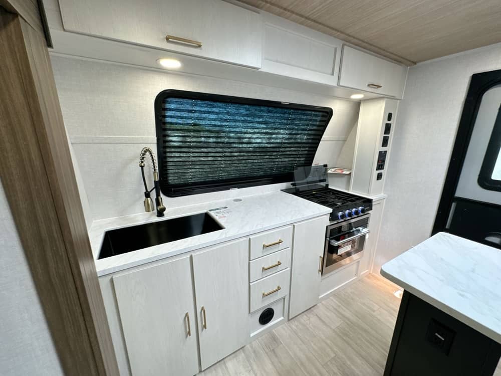 FOREST RIVER VIBE 2500FIK