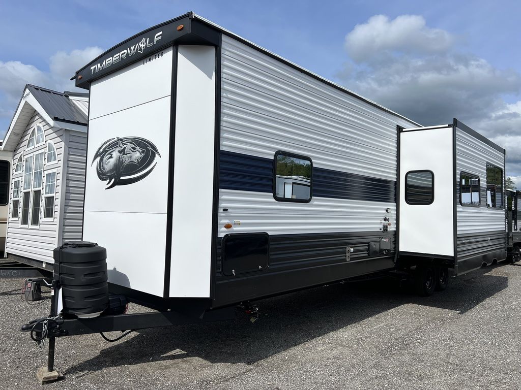 FOREST RIVER CHEROKEE TIMBERWOLF 39TN