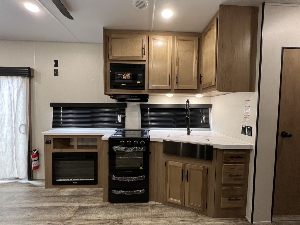FOREST RIVER CHEROKEE TIMBERWOLF 39TN