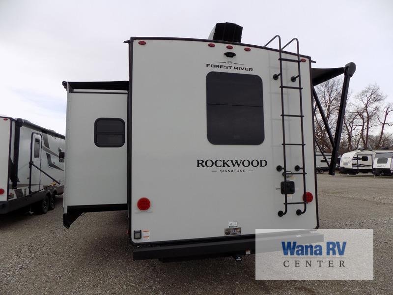 FOREST RIVER ROCKWOOD SIGNATURE 8421DB
