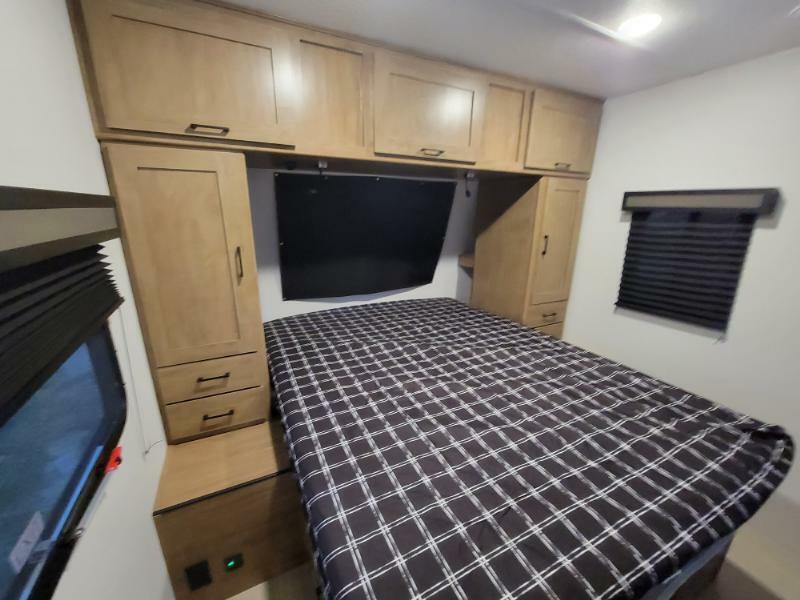 COACHMEN FREEDOM EXPRESS ULTRA LITE 320BHDS
