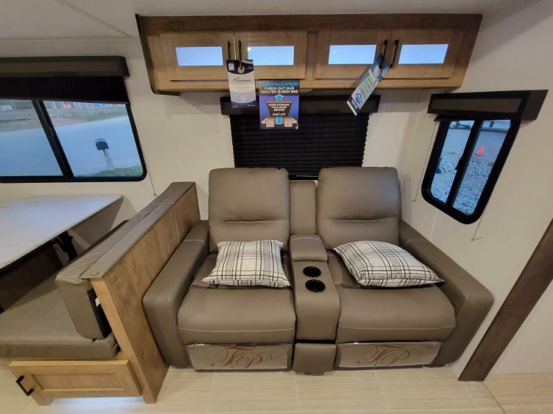 COACHMEN FREEDOM EXPRESS ULTRA LITE 320BHDS