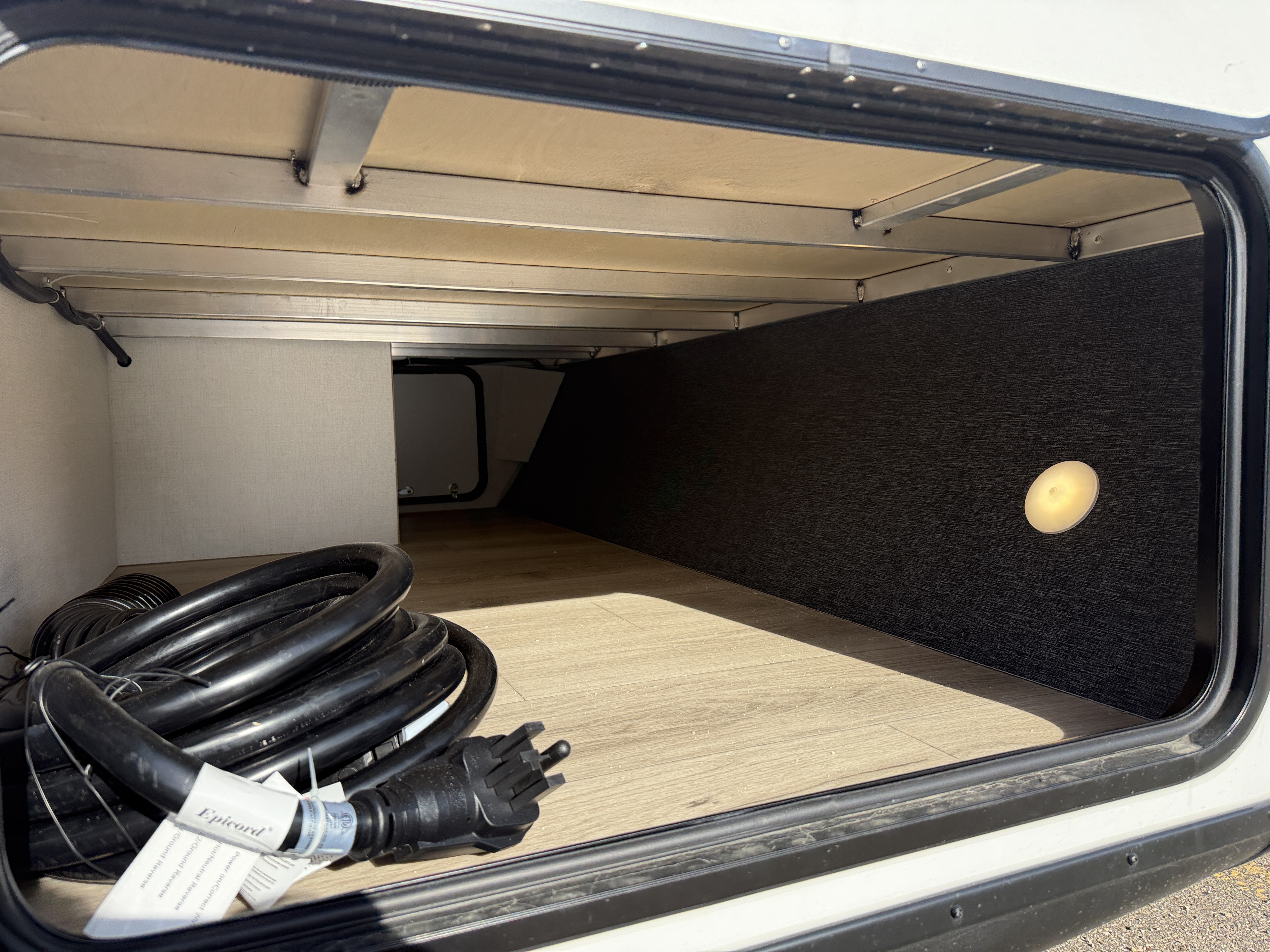 FOREST RIVER SURVEYOR 29CAMP