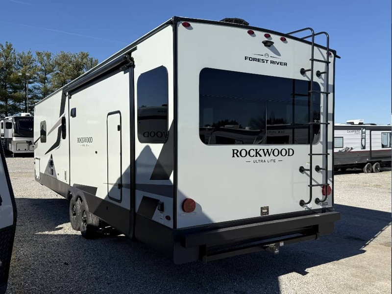 FOREST RIVER ROCKWOOD ULTRA LITE 2906RL