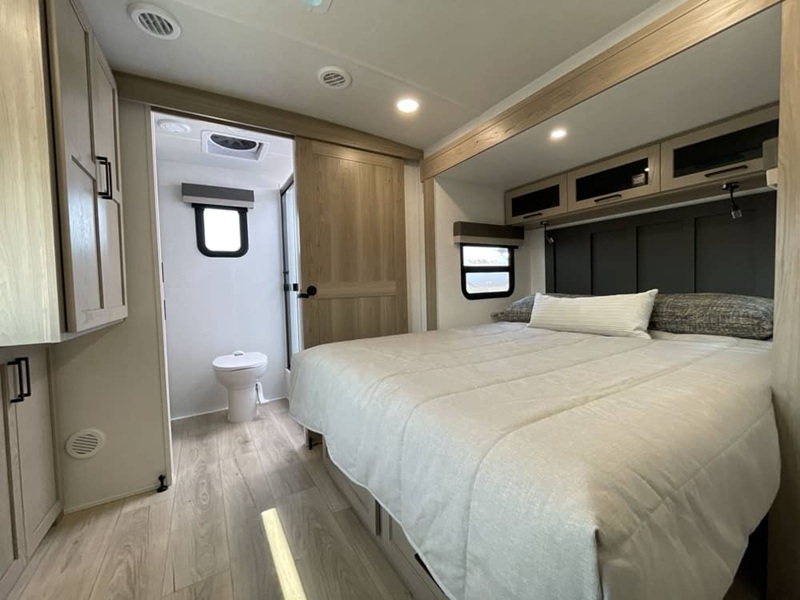 FOREST RIVER ROCKWOOD MINI LITE 2523MBR