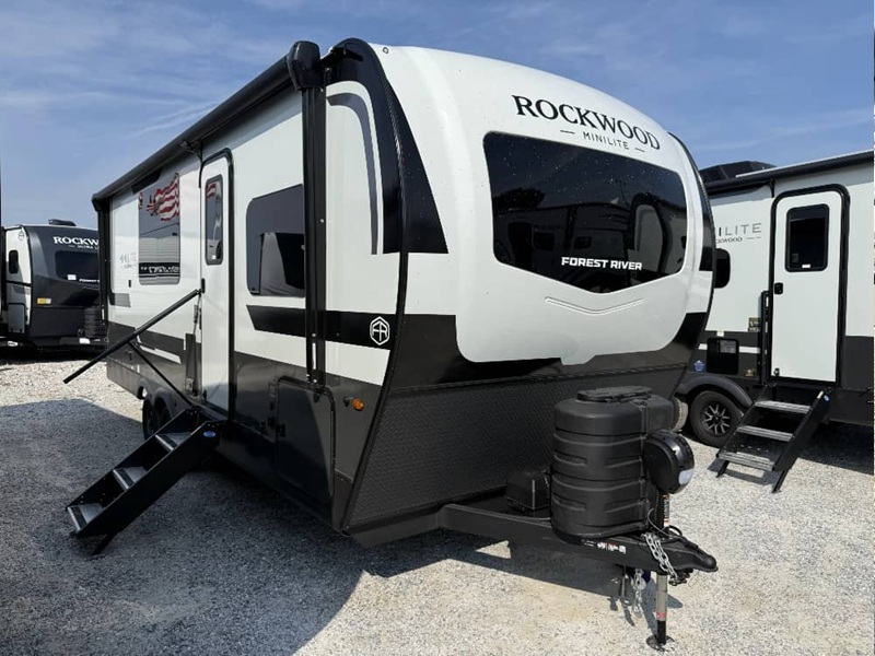 FOREST RIVER ROCKWOOD MINI LITE 2522FB